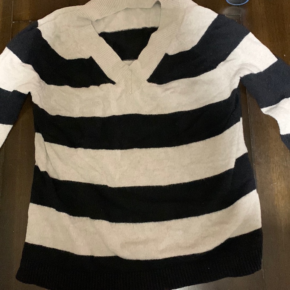 white and black long sleeve v neck stripes